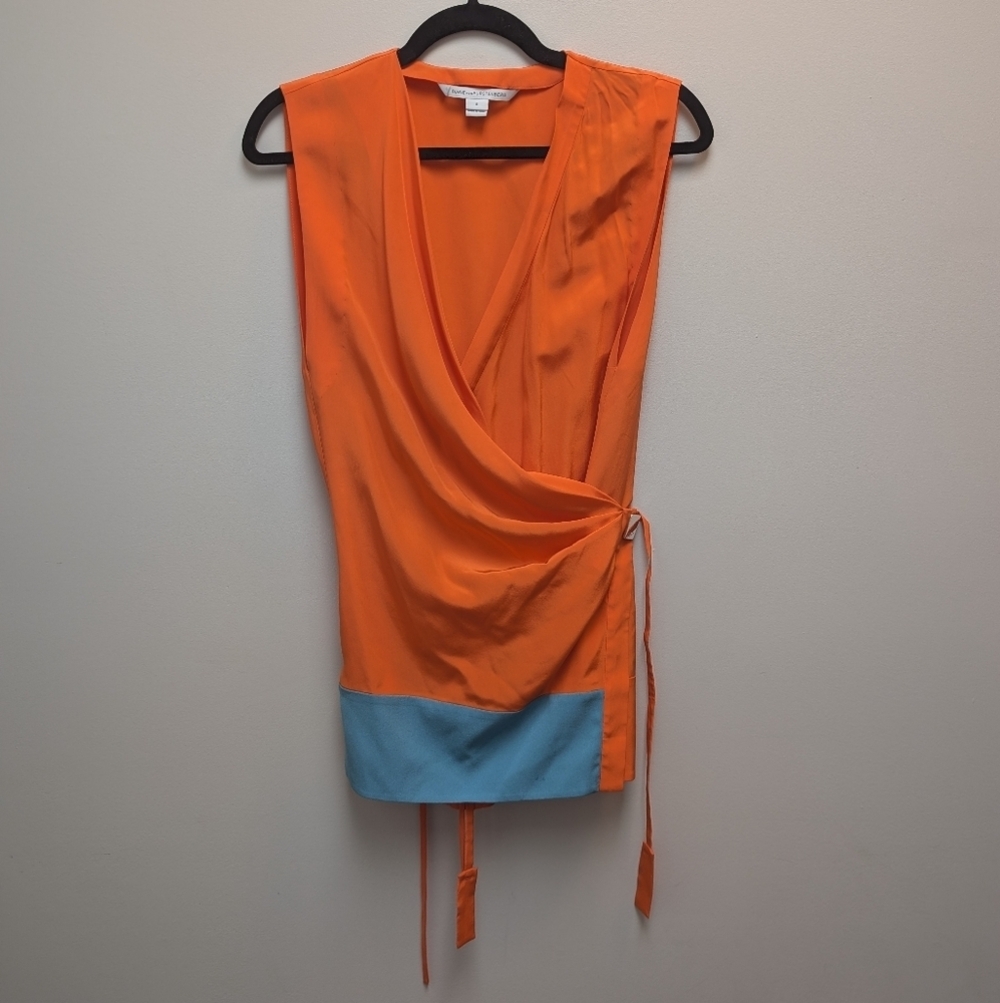 Diane von Furstenberg (DVF) Orange with Teal AcceSleeveless Silk Wrap Top Size 8 - Picture 3 of 9